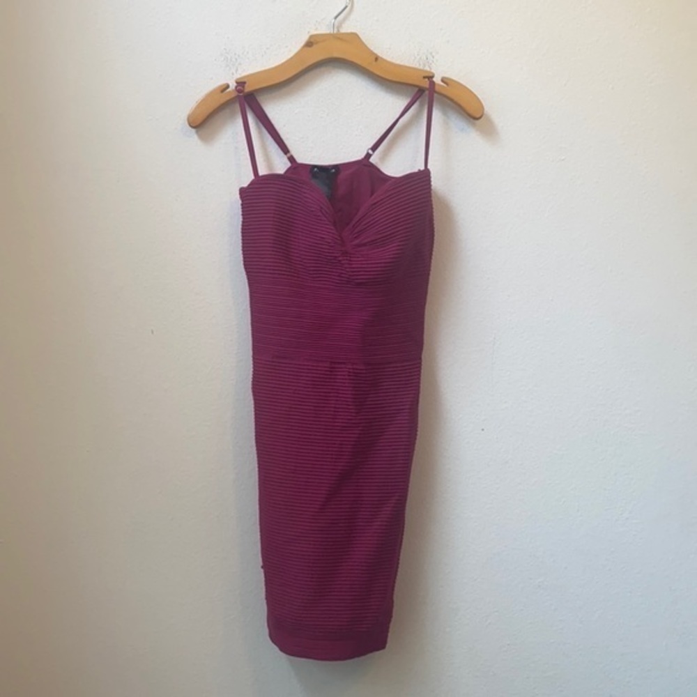 BEBE | M/L Fitted Bodycon Ribbed Dress - Adjustable Straps & Built in Bra Cups - Picture 10 of 14